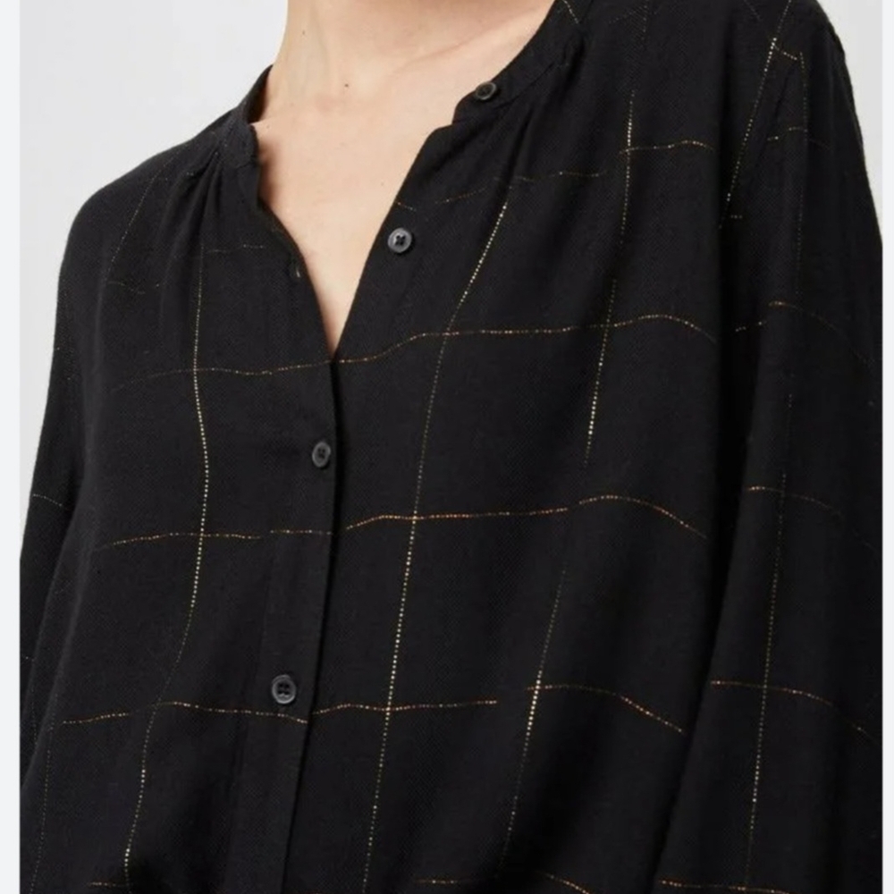 Chic Black Checkered Blouse - Picture 3 of 4